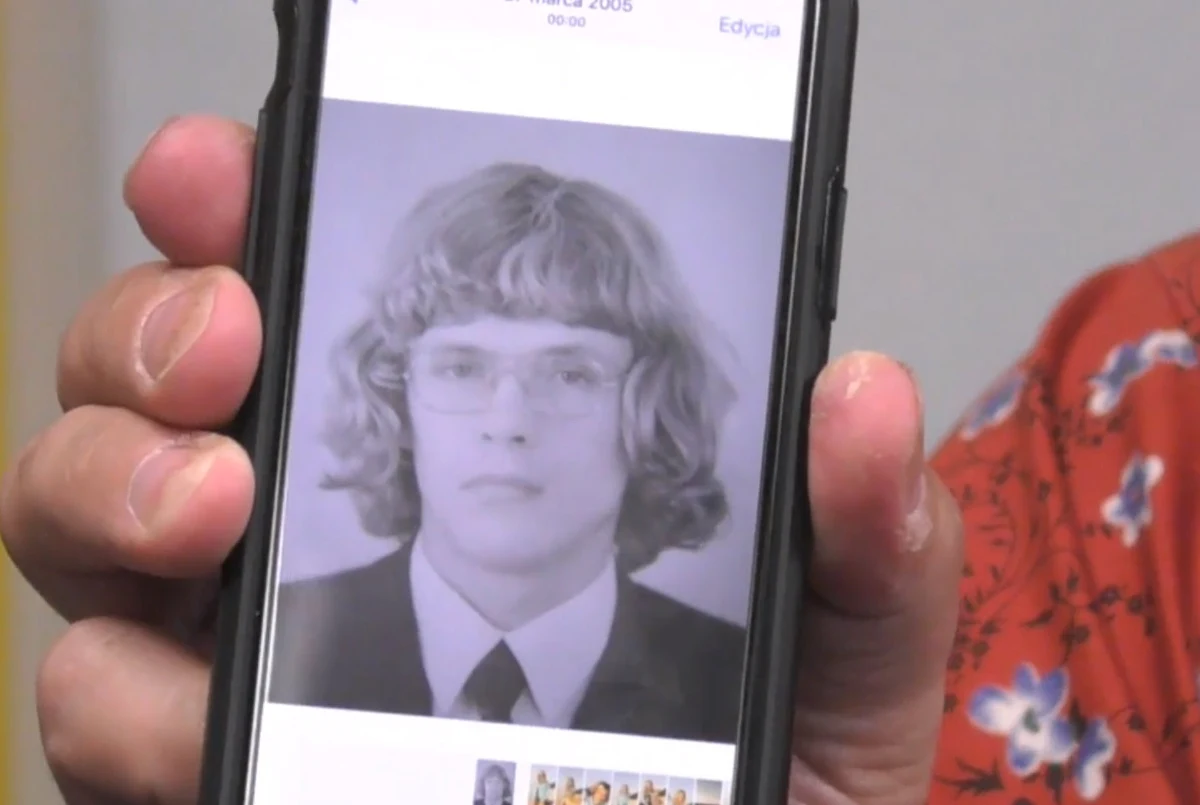 "Miałem kiedyś bardzo długie włosy, do ramion" - pochwalił się w Porannej rozmowie w RMF FM Stanisław Karczewski. W internetowej części rozmowy przyznał, że nie pamięta kiedy ostatnio był u fryzjera. "Żona chciała mnie ostrzyc, ale nie zdecydowałem się na to. Ufam jej bardzo, ale w tym zakresie wolałbym jednak fryzjera" – przyznał.