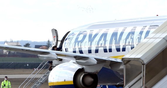 Największy europejski przewoźnik lotniczy, linie Ryanair, planuje uruchomić 40 proc. rejsów z początkiem lipca. Ma wznowić loty z 80 lotnisk na kontynencie. 