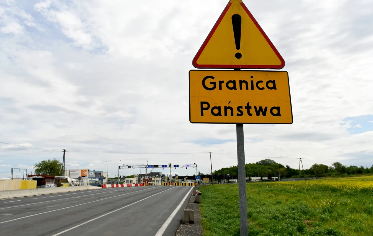 Rozporządzenie o przedłużeniu o kolejny miesiąc kontroli granicznych na granicy wewnętrznej z krajami UE zostało opublikowane w Dzienniku Ustaw. Kontrole na granicach będą obowiązywały do 12 czerwca 2020 roku.