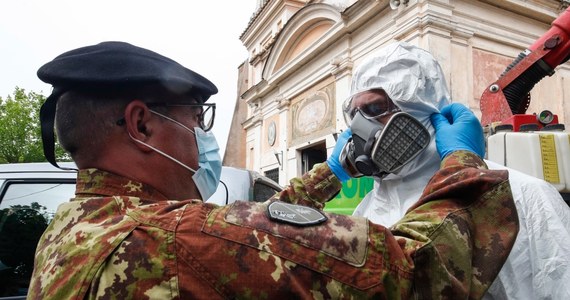 Śmierć następnych 195 osób zakażonych koronawirusem we Włoszech, wzrost liczby zmarłych do 31106 - to dane z komunikatu Obrony Cywilnej na temat przebiegu epidemii. Stale notuje się poprawę sytuacji.