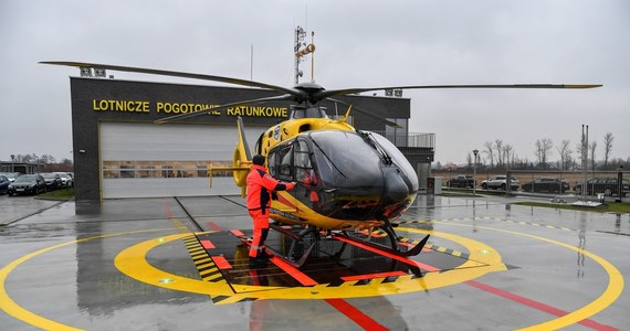 Stołeczna policja zajmuje się sprawą kradzieży samochodu pilota LPR. W środku znajdował się sprzęt Lotniczego Pogotowia Ratunkowego i licencja pilota. Bez tego, co ukradli, nasz pilot nie wykona żadnej misji - napisało LPR. 