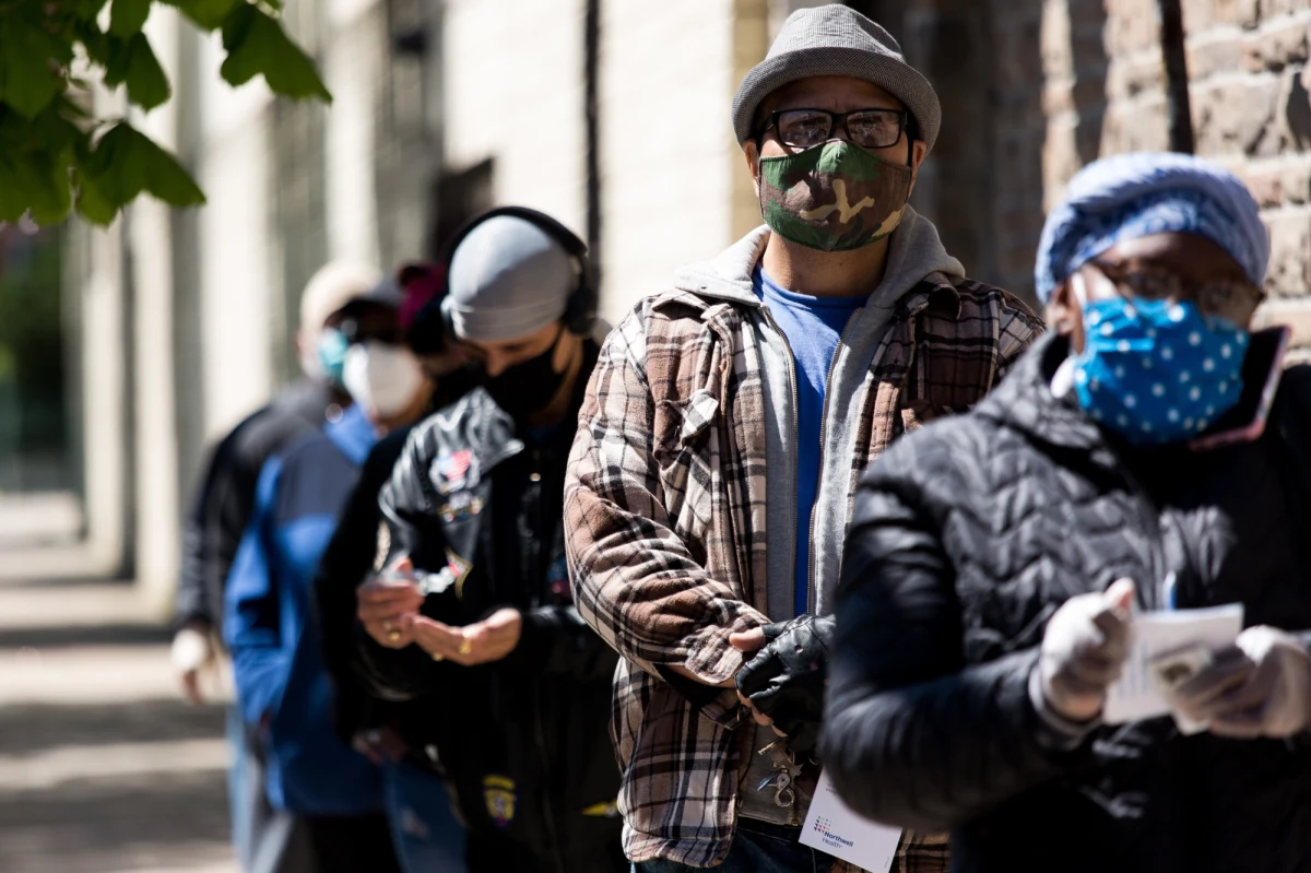 1813 zakażonych koronawirusem zmarło w ciągu ostatniej doby w Stanach Zjednoczonych - wynika z najnowszych danych Uniwersytetu Johnsa Hopkinsa w Baltimore. Oznacz to, że całkowita liczba ofiar śmiertelnych COVID-19 w tym kraju wzrosła do 84 106.