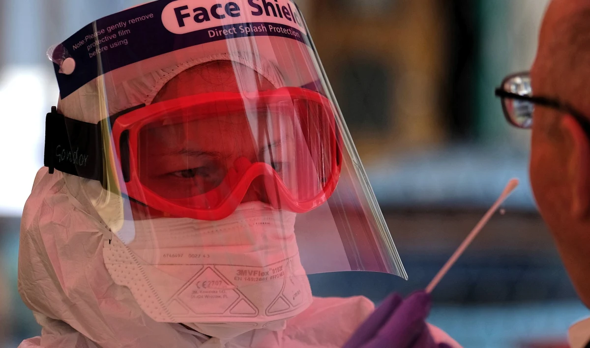 Nie ma żadnych planów, żeby zamykać Śląsk, żeby wprowadzać tam jakiekolwiek dodatkowe obostrzenia w stosunku do reszty kraju w związku z przypadkami zakażenia koronawirusem - zapewnił w czwartek prezydent Andrzej Duda.