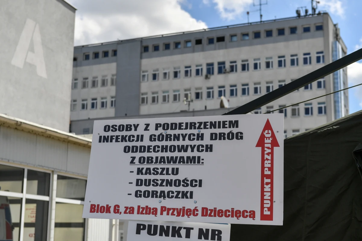 Będziemy ograniczali liczbę szpitali jednoimiennych - informuje resort zdrowia. W pierwszej  kolejności ich liczba będzie ograniczana w regionach, w których jest więcej, niż jeden szpital jednoimienny i w których liczba zakażeń jest niska i będzie spadać.