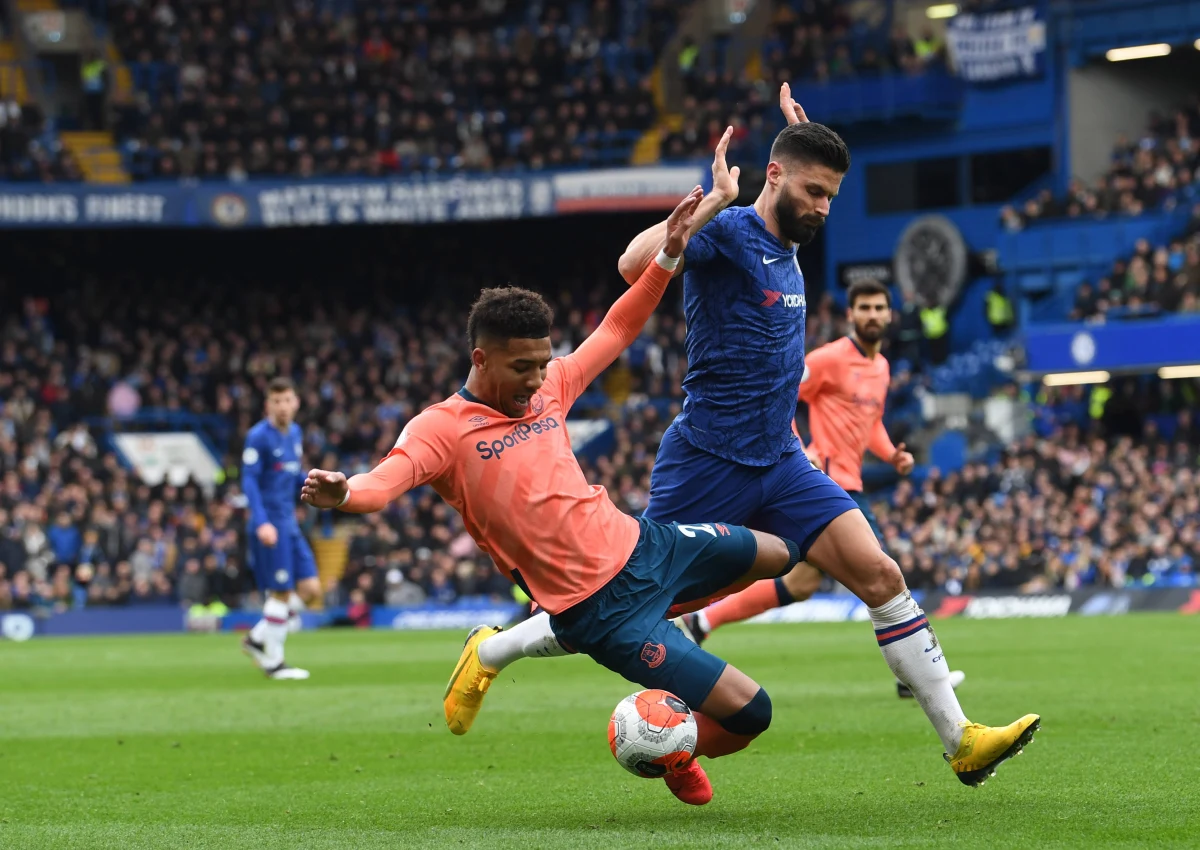 12 czerwiec, to orientacyjna data wznowienia rozgrywek angielskiej Premier League. Brytyjski rząd włączył klubom pomarańczowe światło, ale zanim one same włączą zielone, muszą skupić się na środkach bezpieczeństwie piłkarzy. 