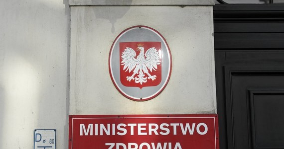 Jest śledztwo w sprawie tak zwanej „afery maseczkowej” - dowiedział się reporter RMF FM.  Warszawska Prokuratura Okręgowa wszczęła je po zawiadomieniu Ministerstwa Zdrowia, które za 5 milionów złotych kupiło od znajomego szefa resortu Łukasza Szumowskiego maseczki ochronne, które okazały się być bezużyteczne. 