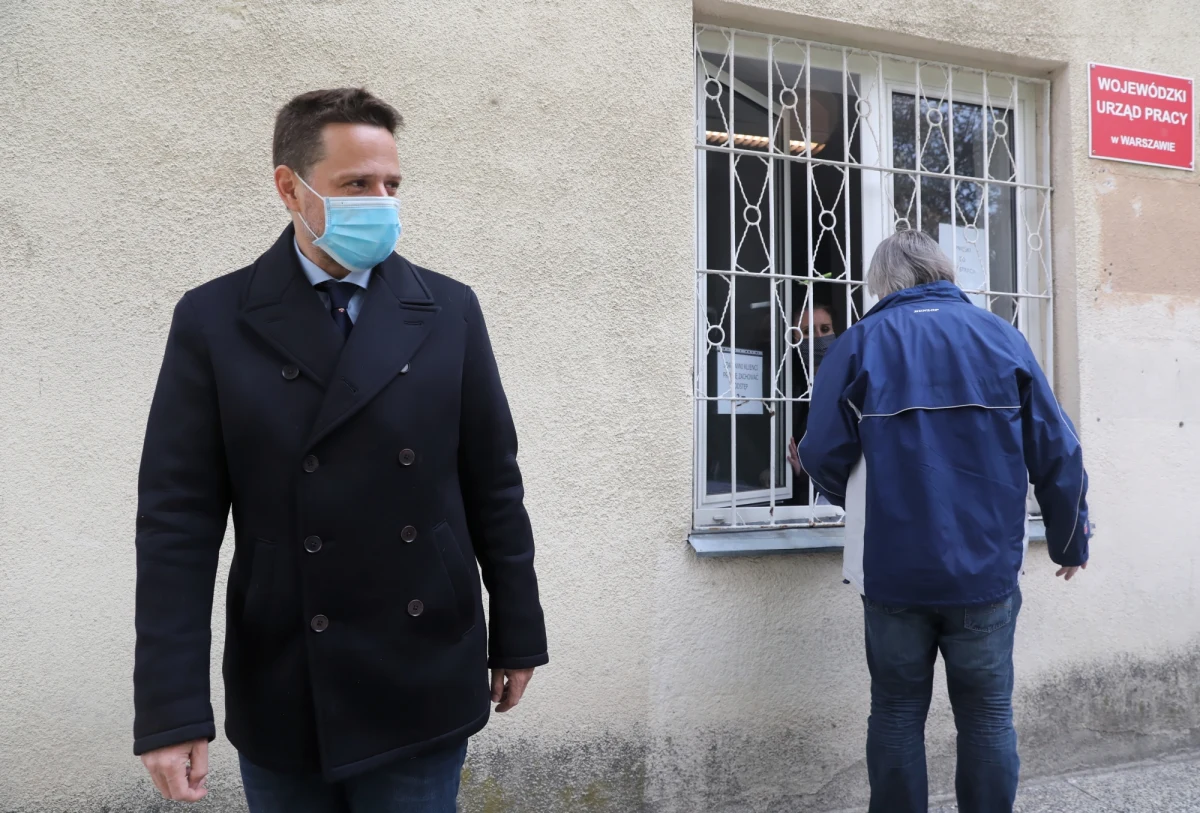 Rafał Trzaskowski będzie kandydatem Koalicji Obywatelskiej w wyborach prezydenckich 2020. Dzisiaj z wyścigu do Pałacu Prezydenckiego zrezygnowała Małgorzata Kidawa-Błońska. Poza Trzaskowskim pod uwagę był brany też m.in. Radosław Sikorski.