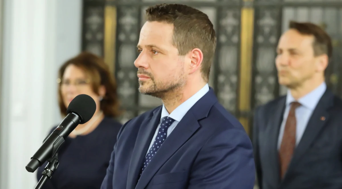 To była trudna decyzja. Jestem związany z Warszawą od dziecka. Tutaj się urodziłem i tutaj się wychowałem - mówił Rafał Trzaskowski w nagraniu opublikowanym w piątek wieczorem na Facebooku. Prezydent Warszawy tłumaczył mieszkańcom stolicy, dlaczego zdecydował się wziąć udział w wyborach na prezydenta RP.