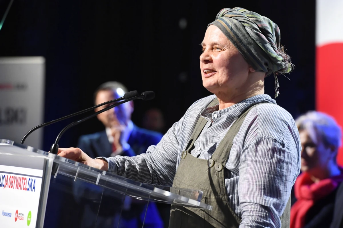 "Jest to coś wspaniałego, jest to też jakaś szansa, bo tak jak ludzie zadają sobie pytanie, kiedy zachorują na raka ‘dlaczego ja’, to jest to pytanie bez sensu, bo na to pytanie nie ma odpowiedzi. Natomiast na pytanie ‘dlaczego ja dostałam tę szansę i wyzdrowiałam’ jest odpowiedź - to znaczy, że jestem jeszcze potrzebna, że jeszcze mam coś do zrobienia. Tak to traktuję" - powiedziała w RMF FM Janina Ochojska.