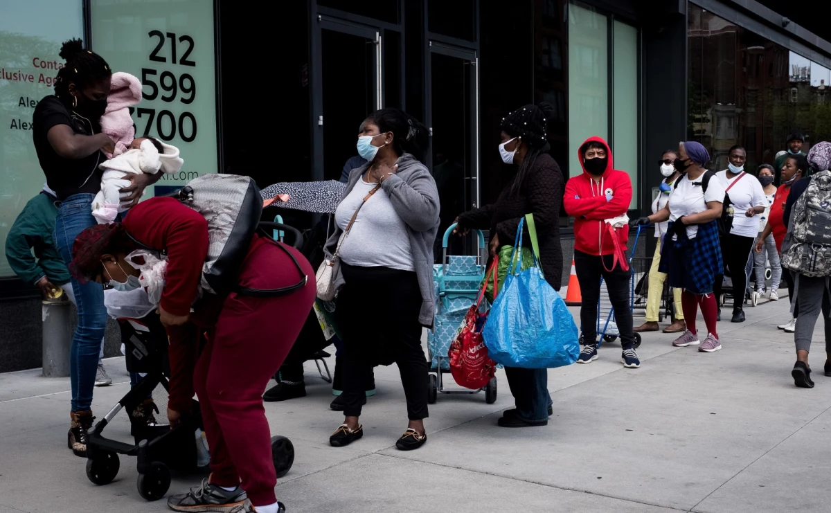 Wielkie kryzysy są okazją do wielkich zmian gospodarczych i społecznych, a kryzys Covid-19 wzmocni istniejące już wcześniej trendy: protekcjonizm ekonomiczny czy odejście od hiperglobalizacji do myślenia w kategorii państw narodowych - uważa ekonomista prof. Dani Rodrik.