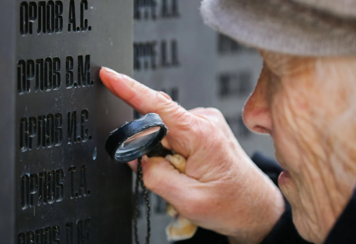 Prezes NIK Marian Banaś zwrócił się ze specjalnym apelem do Polaków. Poprosił wszystkich potomków pracowników Najwyższej Izby Kontroli Państwa i Najwyższej Izby Kontroli, zamordowanych w Katyniu i innych miejscach sowieckiej kaźni o umożliwienie trwałego udokumentowania pamiątek po nich. Chodzi o fotografie, dokumenty związane z działalnością pomordowanych w służbie kontroli państwowej w okresie II Rzeczypospolitej. Najwyższa Izba Kontroli wspólnie z Instytutem Pamięci Narodowej chce ustalić pełną, wiarygodną listę ofiar Zbrodni Katyńskiej z grona pracowników NIK. Zwieńczeniem tych prac będzie publikacja z biogramami i fotografiami zamordowanych oraz dokumentacja filmowa. Prezes Marian Banaś chciałby, aby pamięć o poległych i zamordowanych za Polskę pracownikach NIK stanowiła fundament etosu pracownika Najwyższej Izby Kontroli w naszych czasach.