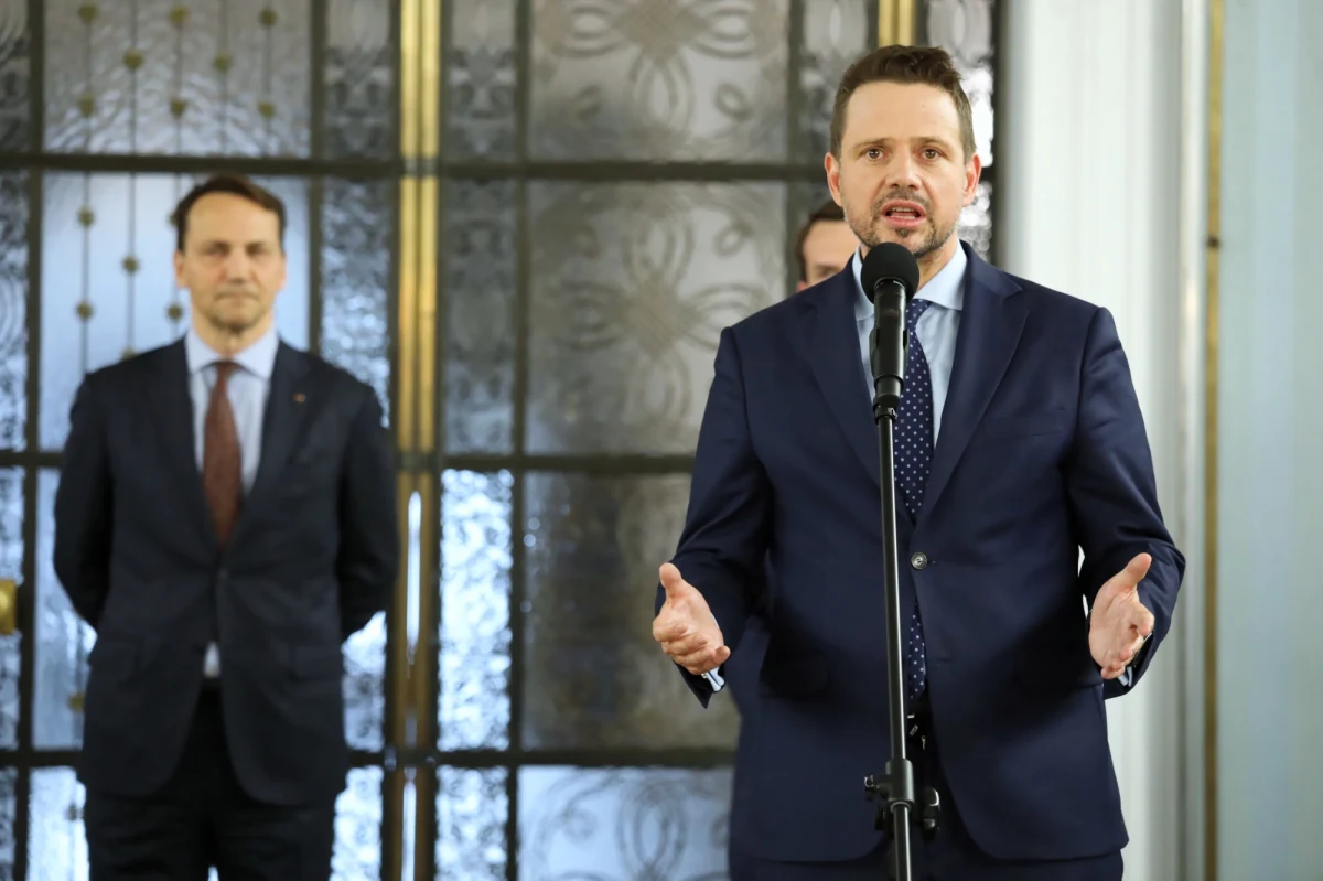"Prezydent nie może być opozycją totalną wobec rządu, ale nie pozwolę na łamanie podstawowych praw" - mówił podczas konferencji prasowej nowy kandydat Platformy Obywatelskiej na prezydenta. Przekonywał, że jako prezydent będzie współpracował z rządem tam, gdzie rządzący będą chcieli ulepszać Polskę.