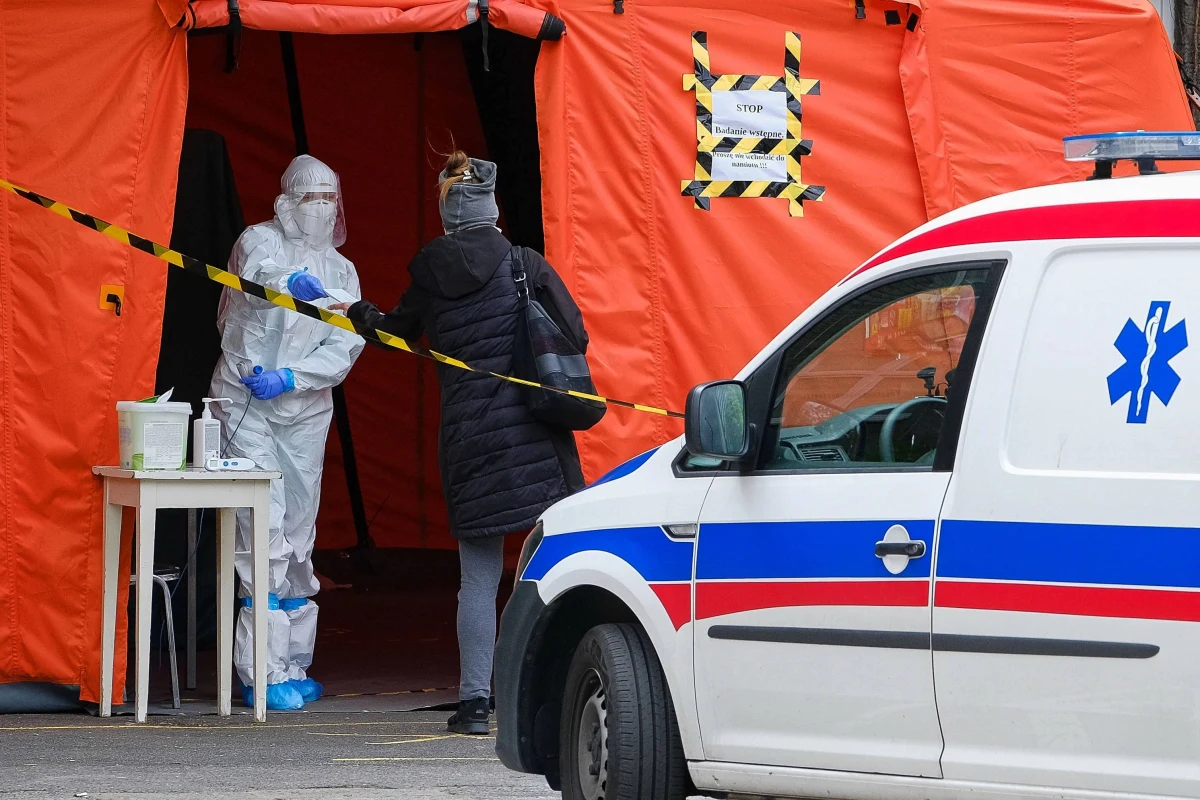 Osocze górników, którzy pokonali koronawirusa może pomóc chorym, którzy ciężko przechodzą zakażenie.  „Sierpień 80” apeluje do górników-ozdrowieńców  o oddawanie osocza. To wspólna akcja związku zawodowego i Centralnego Szpitala Klinicznego MSWiA w Warszawie. Są już pierwsi chętni.