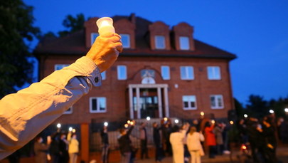 "Nie zgadzamy się na milczenie Kościoła i państwa". Protest przed kurią w Kaliszu