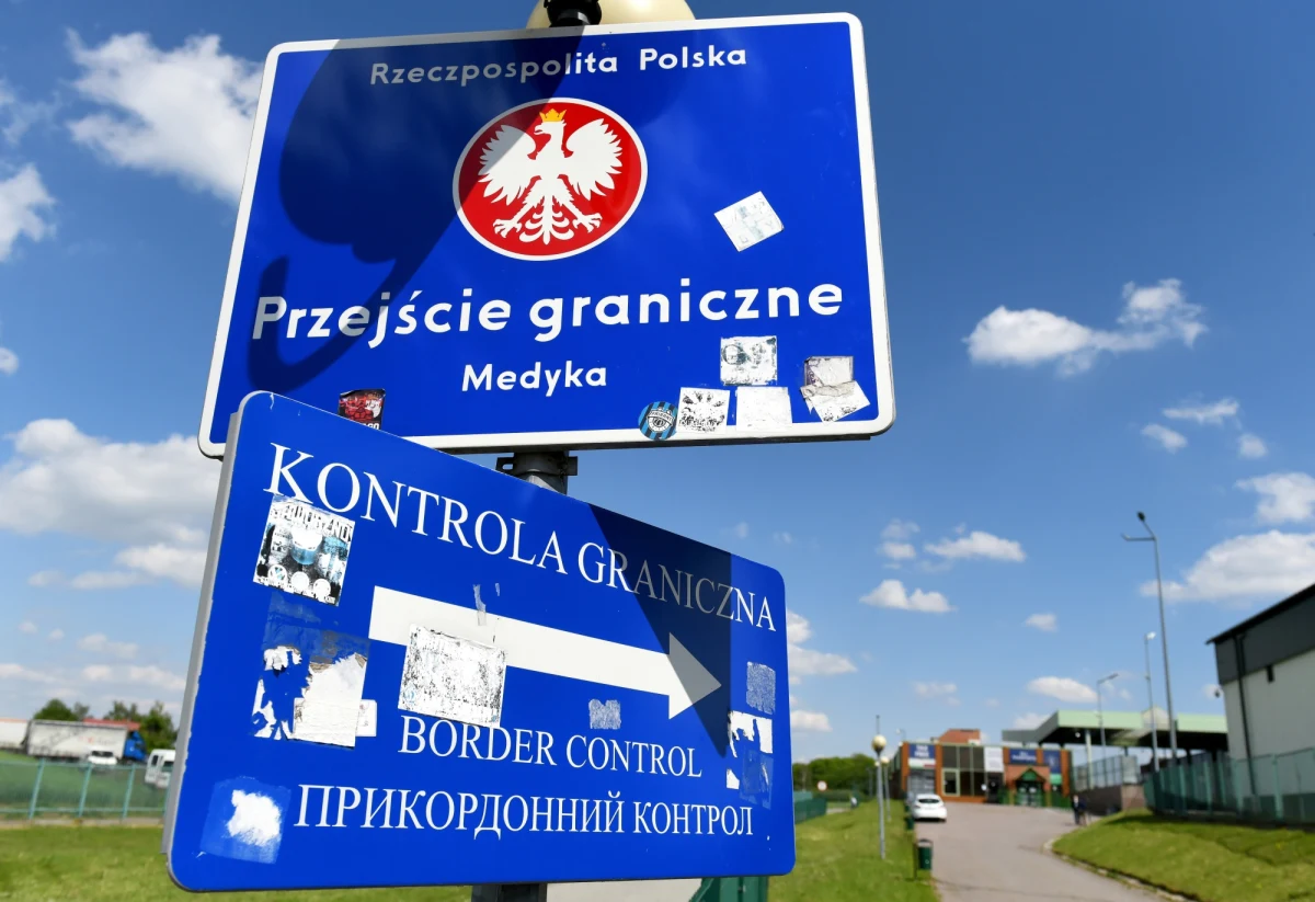 Od soboty do Polski w związku z pracą zarobkową bez kwarantanny można wjechać już nie tylko z Niemiec, Czech, Słowacji i Litwy, ale z całej Unii Europejskiej i Europejskiego Obszaru Gospodarczego - przypomniał wiceszef MSZ Paweł Jabłoński.
