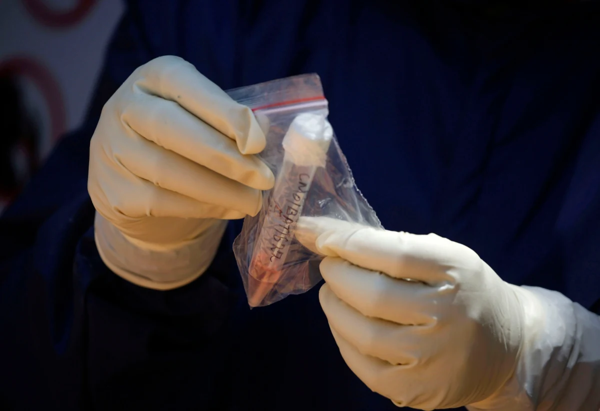 Szczepionka przeciw SARS-CoV-2 może się pojawić za rok. Nawet jak się to stanie, nie będzie dostępna dla wszystkich i dlatego trzeba opracować modele określające, kto otrzyma ją w pierwszej kolejności - oświadczył dyrektor Europejskiej Agencji Leków (EMA) Guido Rasi.