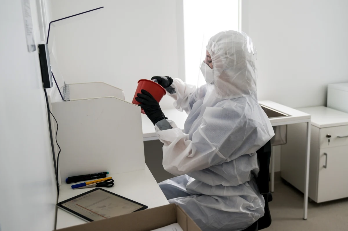 Amerykańska firma Moderna Therapeutics, pracująca nad szczepionką na Covid-19, poinformowała o pozytywnych wstępnych wynikach pierwszej fazy badań klinicznych. Szczepionka miała spowodować wytworzenie odpowiedniego poziomu przeciwciał bez poważnych skutków ubocznych.