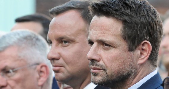 W drugiej turze wyborów znaleźliby się prezydent Andrzej Duda i Rafał Trzaskowski - wynika z sondażu Pollster dla "Super Expressu". W pierwszej turze Duda wygrywa z 43,76 proc. głosów przy 16,54 proc. dla Trzaskowskiego, a w drugiej - 53 proc. dla Dudy i 47 proc. dla Trzaskowskiego. 