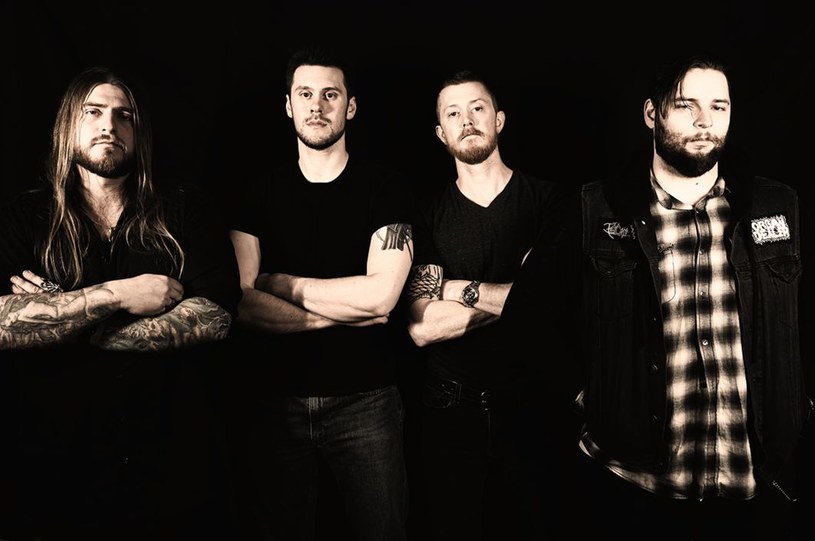 Melodyjni deathmetalowcy z amerykańskiej formacji Fires In The Distance podpisali kontrakt i szykują się do premiery pierwszej płyty. 