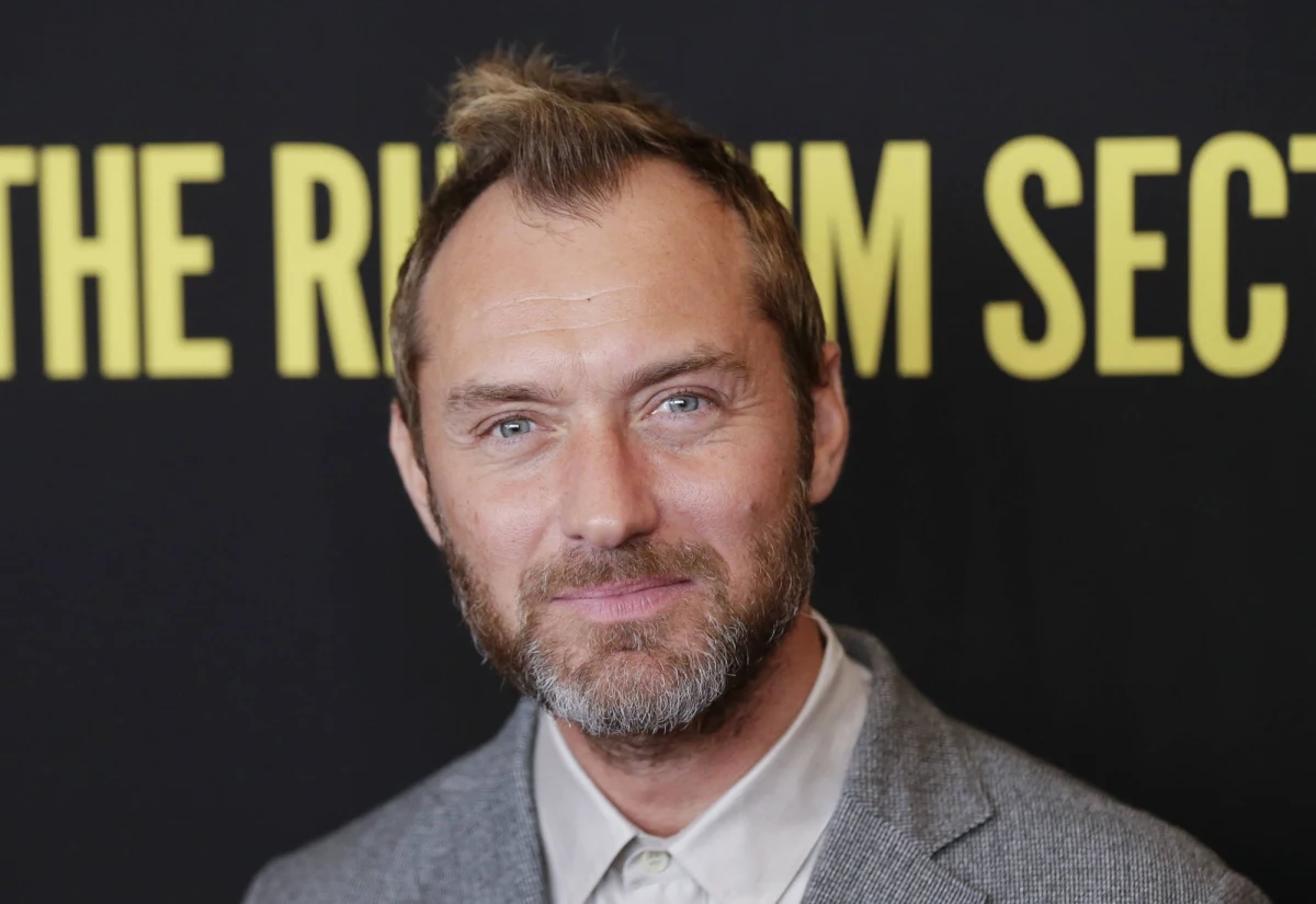 Jude Law po raz szósty zostanie ojcem. Aktor spodziewa się dziecka ze swoją żoną Phillipą Coan. Gwiazda Hollywood i jego o 13 lat młodsza ukochana pobrali się w zeszłym roku.