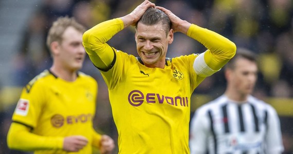 Łukasz Piszczek o rok przedłużył wygasający z końcem czerwca kontrakt z Borussią Dortmund - informuje "Bild". Blisko 35-letni piłkarz występuje w tym klubie od 2010 roku i rozegrał w jego barwach 354 mecze.