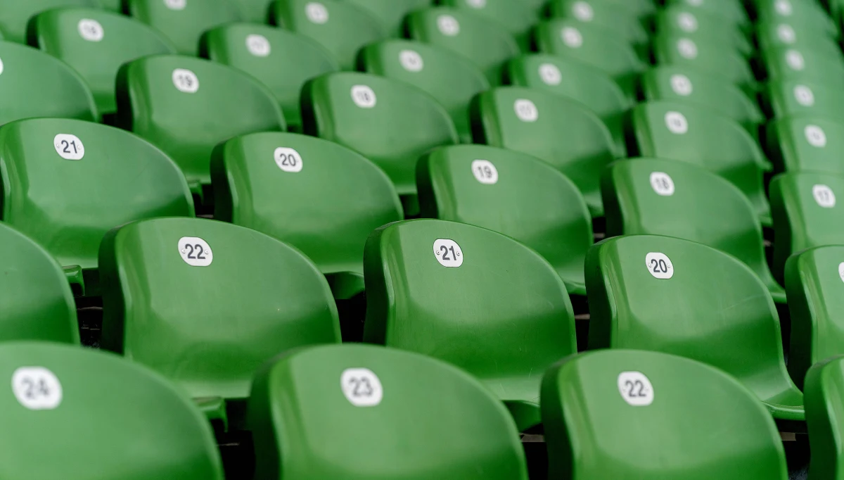 Główny epidemiolog Szwecji Anders Tegnell jest bardzo sceptyczny co do planów rozpoczęcia rozgrywek szwedzkiej ligi piłkarskiej, planowanych na 14 czerwca. Jego zdaniem futbol przy pustych trybunach nie jest zagrożeniem, lecz pełne kibiców puby z meczami w telewizji.