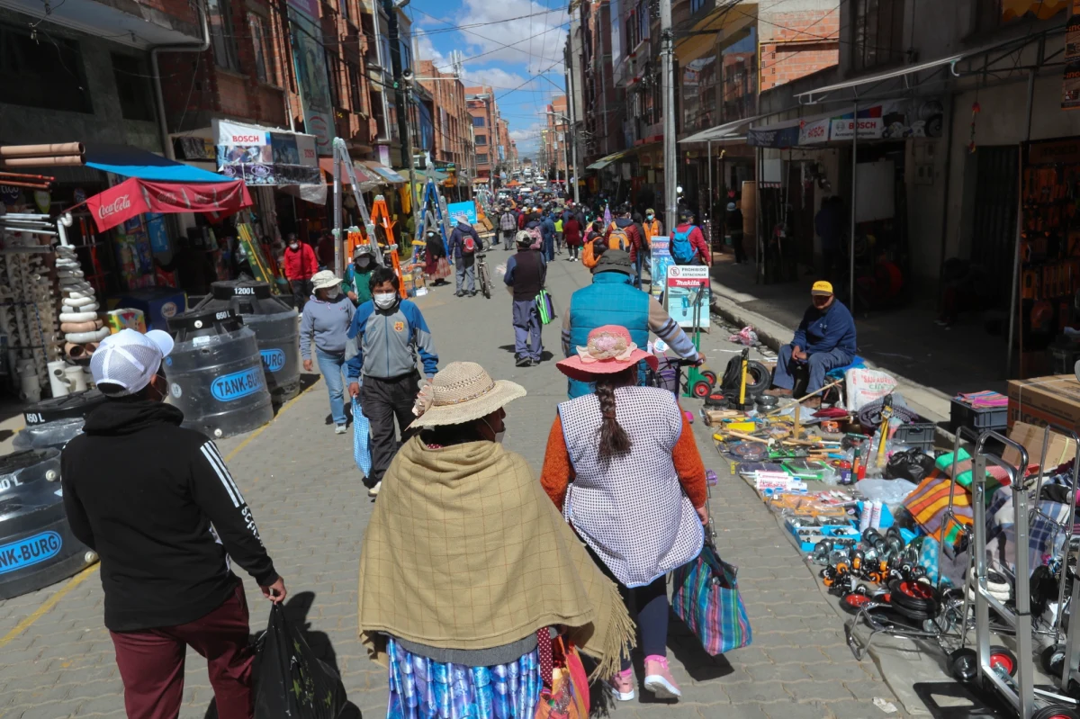 Przyjechali z odległej Boliwii do Niemiec na festiwal muzyczny. Z powodu koronawirusa utknęli na zamku w Brandenburgii. Uziemienie samolotów sprawiło, że nie mają jak wrócić do domu. 
