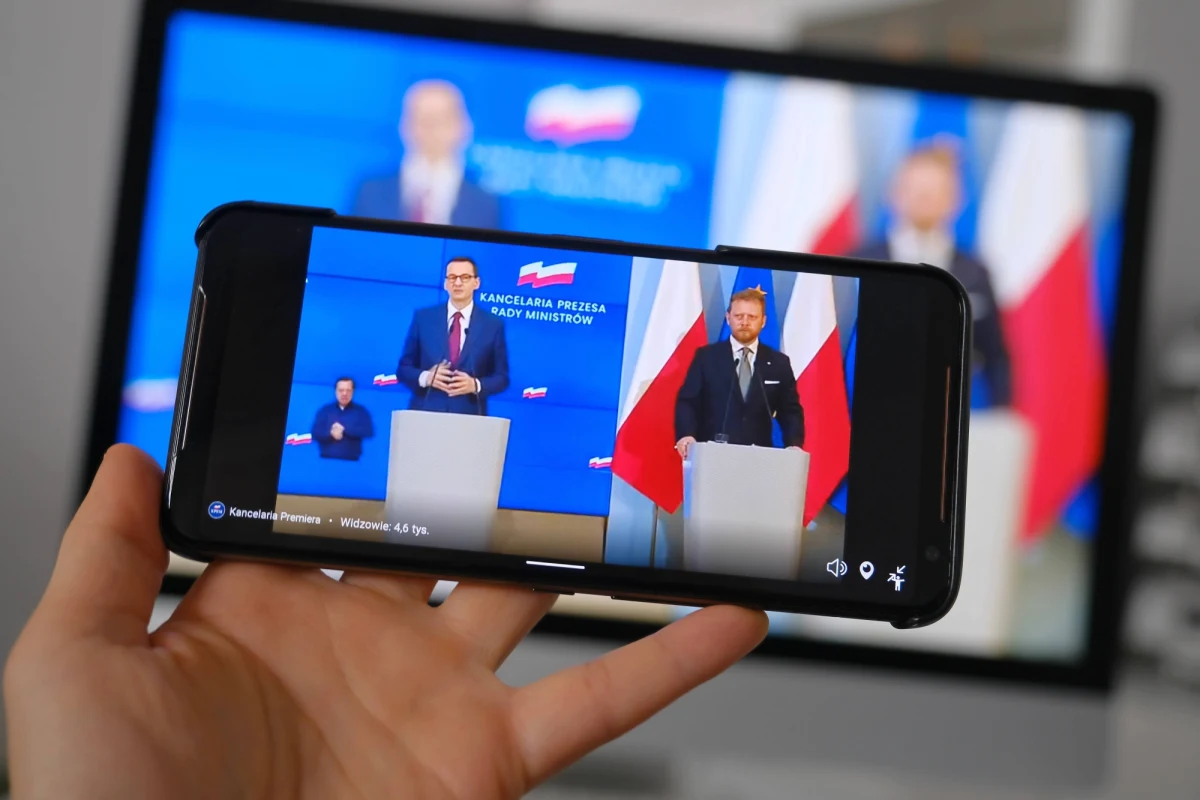 Premier Mateusz Morawiecki uważa, że ministrowi zdrowia Łukaszowi Szumowskiemu należy się order. To jego działania pozwoliły nam podjąć najbardziej rozsądne decyzje - tak szef rządu odpowiada na pytanie, czy po publikacjach prasowych wciąż ma do niego zaufanie.