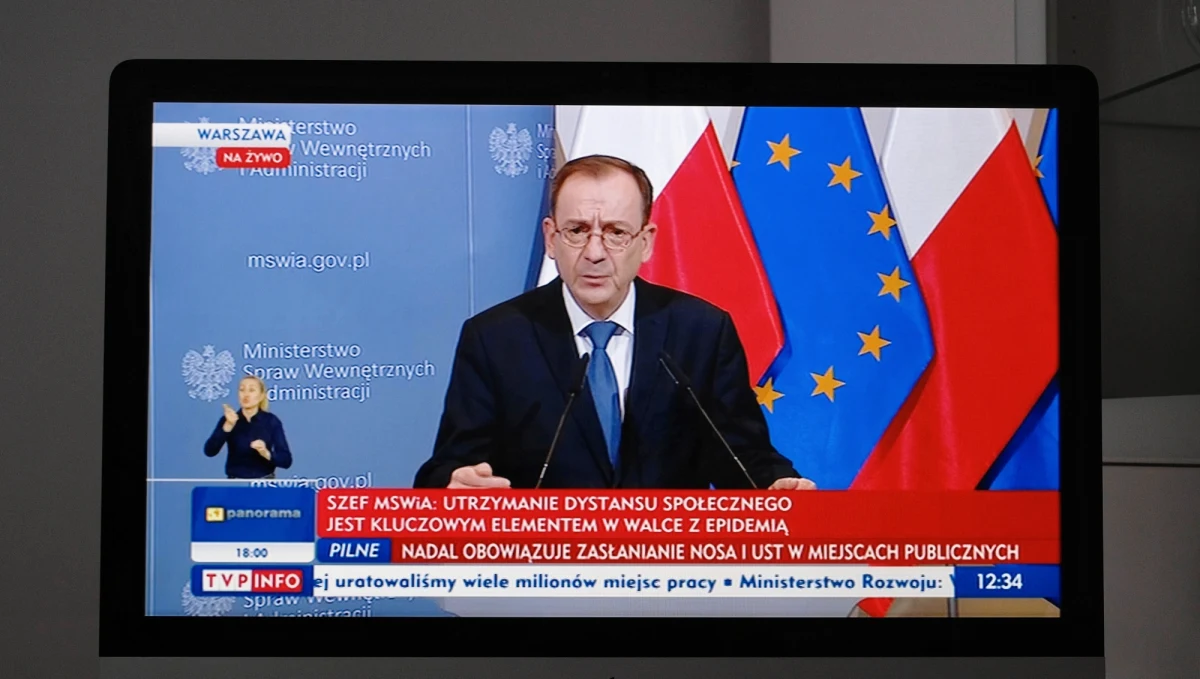 Bardzo dokładnie analizujemy argumenty za i przeciw, kiedy mogłyby zaistnieć warunki do poluzowanie zakazu zgromadzeń publicznych. Jednak, póki co, proszę, żeby podchodzić do tego zakazu poważnie - powiedział w piątek szef MSWiA Mariusz Kamiński.