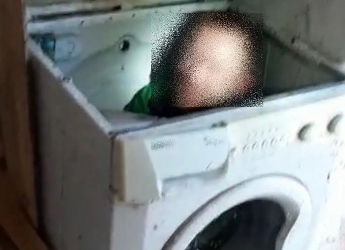 Poszukiwany listem gończym mieszkaniec gminy Łączna od kilku miesięcy skutecznie ukrywał się przed wymiarem sprawiedliwości. Kryjówkę urządził sobie w... stojącej w garażu pralce - poinformowała policja, która zatrzymała mężczyznę.