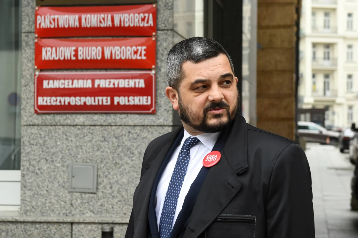 Pełnomocnik wyborczy urzędującego prezydenta zawiadamia Państwową Komisję Wyborczą o działaniach przeciwników Andrzeja Dudy w wyścigu do Pałacu Prezydenckiego. W piśmie Krzysztof Sobolewski wskazuje, że Rafał Trzaskowski, Szymon Hołownia, Krzysztof Bosak, Władysław Kosiniak-Kamysz i Robert Biedroń prowadzą wyborczą agitację jeszcze przed oficjalnym rozpoczęciem kampanii wyborczej.