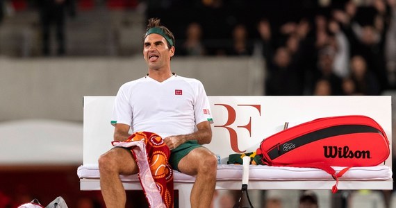 Słynny szwajcarski tenisista Roger Federer zawiesił treningi podczas wydłużającej się przerwy związanej z pandemią koronawirusa. Zamierza do nich powrócić, gdy wyjaśni się sprawa wznowienia rywalizacji.