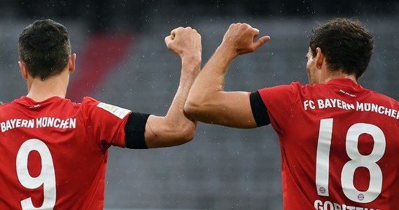 Szef Bayernu Monachium Karl-Heinz Rummenigge przyznał, że Robert Lewandowski ciągle go zaskakuje. "Im wyżej jest poprzeczka, tym lepiej on gra. Nigdy nie myślałem, że zobaczę piłkarza, który będzie w stanie dorównać Gerdowi Muellerowi" - powiedział.