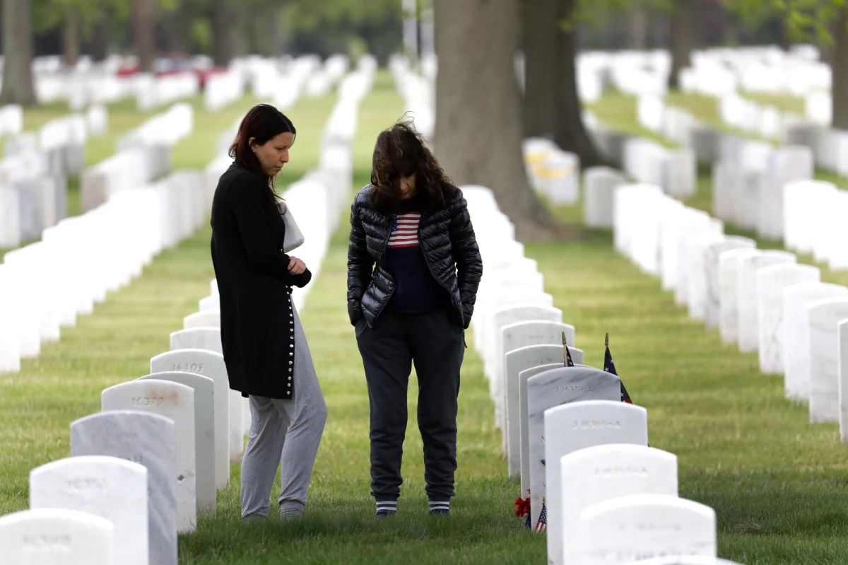 Władze stanowe i lokalne Nowego Jorku wypłacą świadczenia rodzinom pracowników zmarłych na pierwszej linii frontu walki z koronawirusem - oświadczył gubernator Andrew Cuomo. W ciągu ostatniej doby w Nowym Jorku odnotowano 96 zgonów z powodu Covid-19.