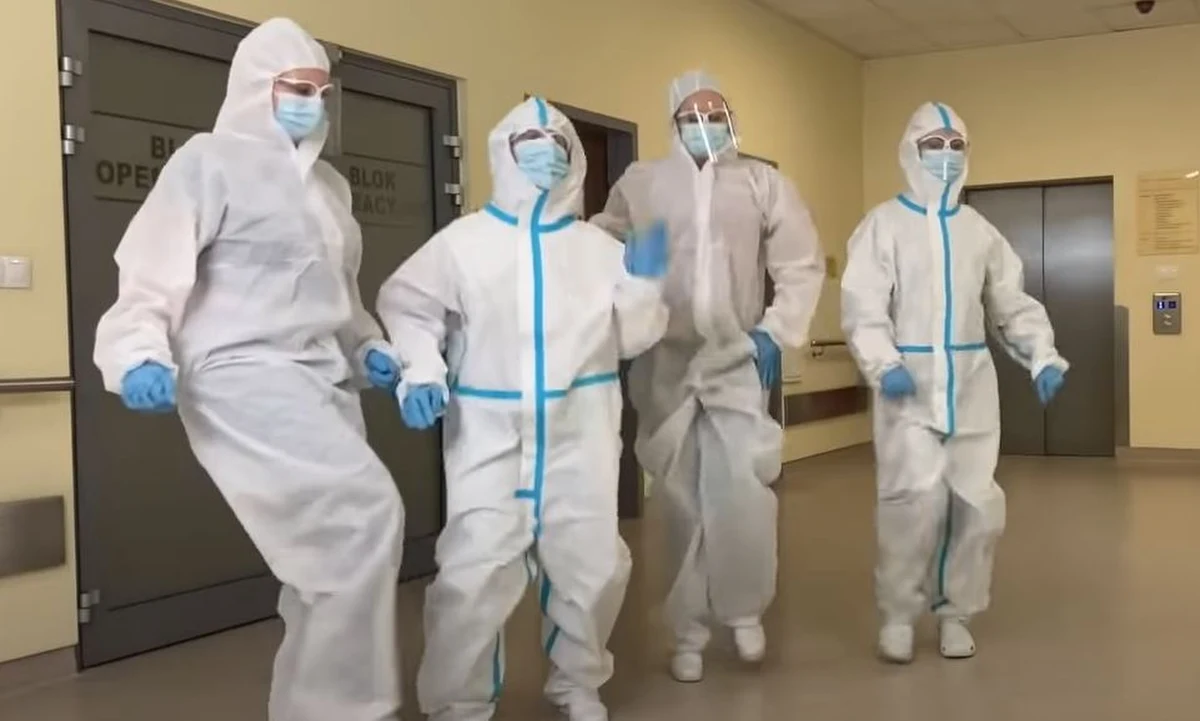 Pielęgniarki ze Szpitala Specjalistycznego im. prof. Emila Michałowskiego w Katowicach postanowiły przypomnieć pacjentom o tym, że w czasach walki z koronawirusem nie mogą przed nimi zatajać informacji nie tylko o niepokojących objawach, ale też członku najbliższej rodziny na kwarantannie czy oczekiwaniu na wynik testu. W tym celu nagrały własną wersję włoskiego hitu "Bella Ciao" - piosenki znanej m.in. za sprawą serialu "Dom z papieru". 