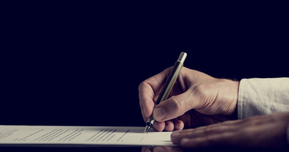 Przejście z umowy o pracę na umowę B2B u tego samego pracodawcy. Czy się opłaca?