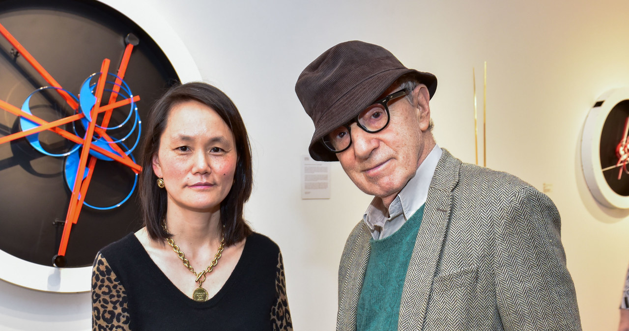 Woody Allen w najnowszym wywiadzie przyznał, że dzięki małżeństwu z Soon-Yi Previn "uspokoił się" i pozbył wielu neurotycznych cech. Filmowiec odniósł się też do powracających jak bumerang zarzutów o wykorzystywanie seksualne przybranej córki Dylan Farrow. "Wiem, że jestem przedmiotem plotek i skandali, ale nie pozwalam sobie na to, by mnie martwiły" - powiedział reżyser.