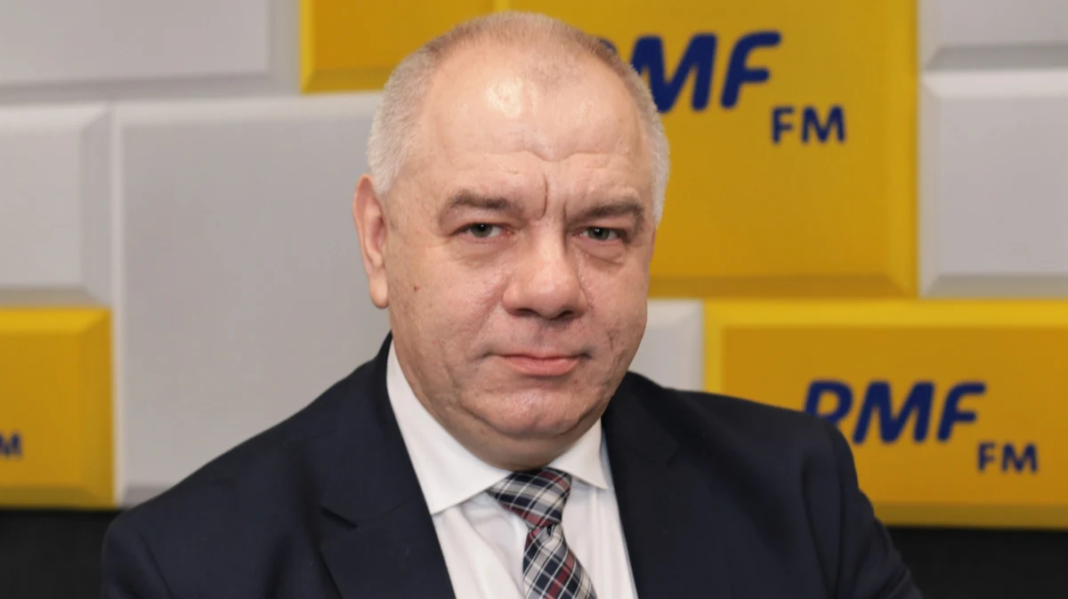 "Nie ma żadnego cudownego odnalezienia. Pakiety znajdują się w magazynach Poczty Polskiej" - stwierdził w Porannej rozmowie w RMF FM wicepremier i minister aktywów państwowych Jacek Sasin pytany o pakiety wyborcze, które miały zostać wykorzystane w zaplanowanych na 10 maja korespondencyjnych wyborach prezydenckich. "Kto zapłaci? Normalnie tego typu rzeczy reguluje budżet państwa. Opozycja cały czas trąbi i chwali się, że te wybory nie odbyły się i to jest ich wielki sukces, że te wybory zablokowali. Może się podzielą tymi kosztami nieodbytych wyborów?" - zasugerował. 
