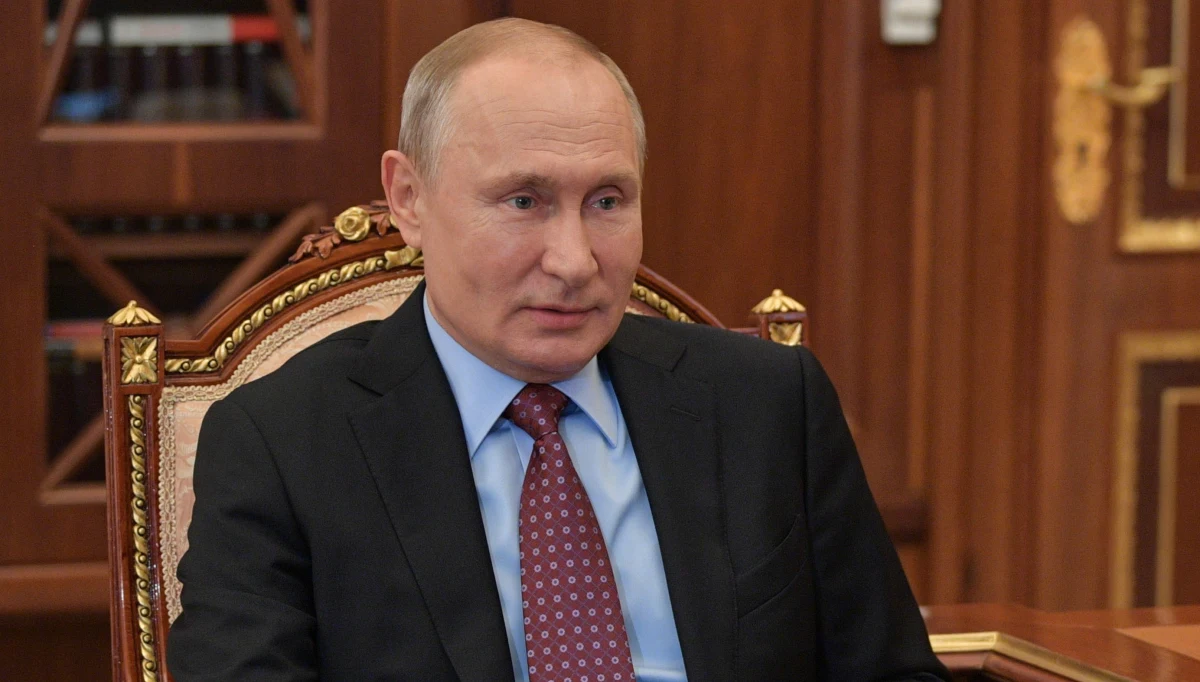 W Moskwie 24 czerwca odbędzie się doroczna defilada wojskowa, organizowana zwykle 9 maja, ale w tym roku przełożona z powodu pandemii koronawirusa - zapowiedział prezydent Władimir Putin. Poinformował, że zdaniem ekspertów w Rosji szczyt epidemii minął. 