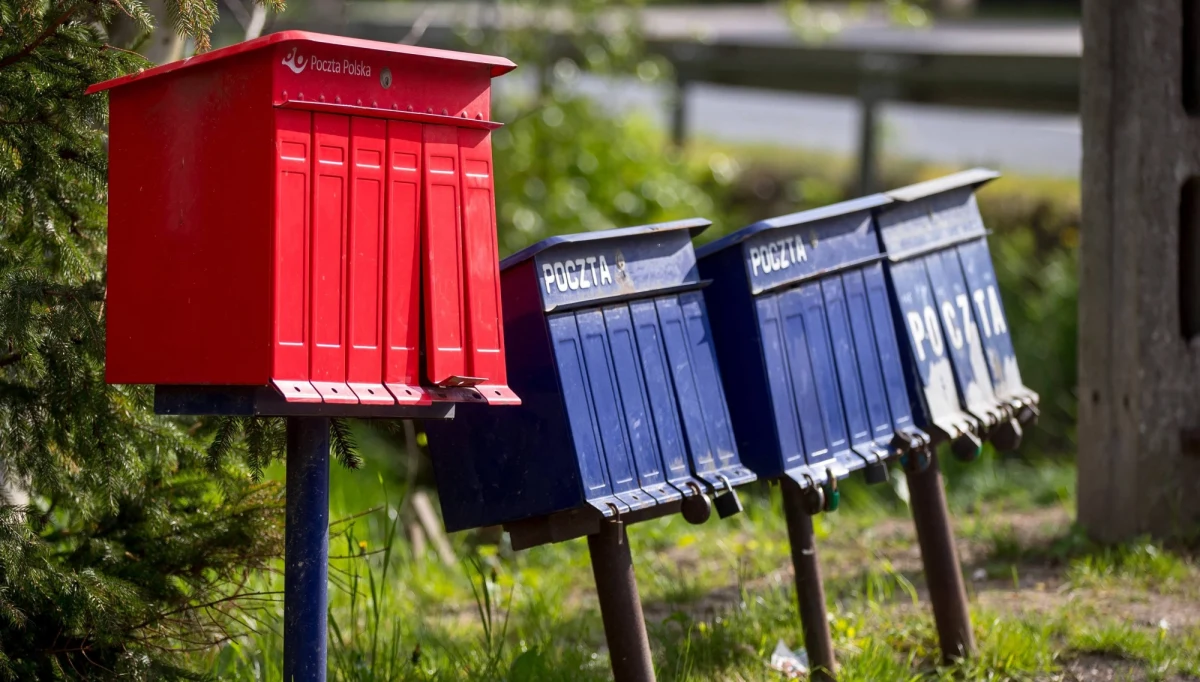 ​Prawie 70 mln zł - umowy na taką kwotę zawarła Poczta Polska w związku z przygotowaniami do organizacji wyborów prezydenckich 10 maja. Jak ustalił TVN24, poczta podpisała je z czterema firmami i wypłaciła już ponad 26 milionów zł.
