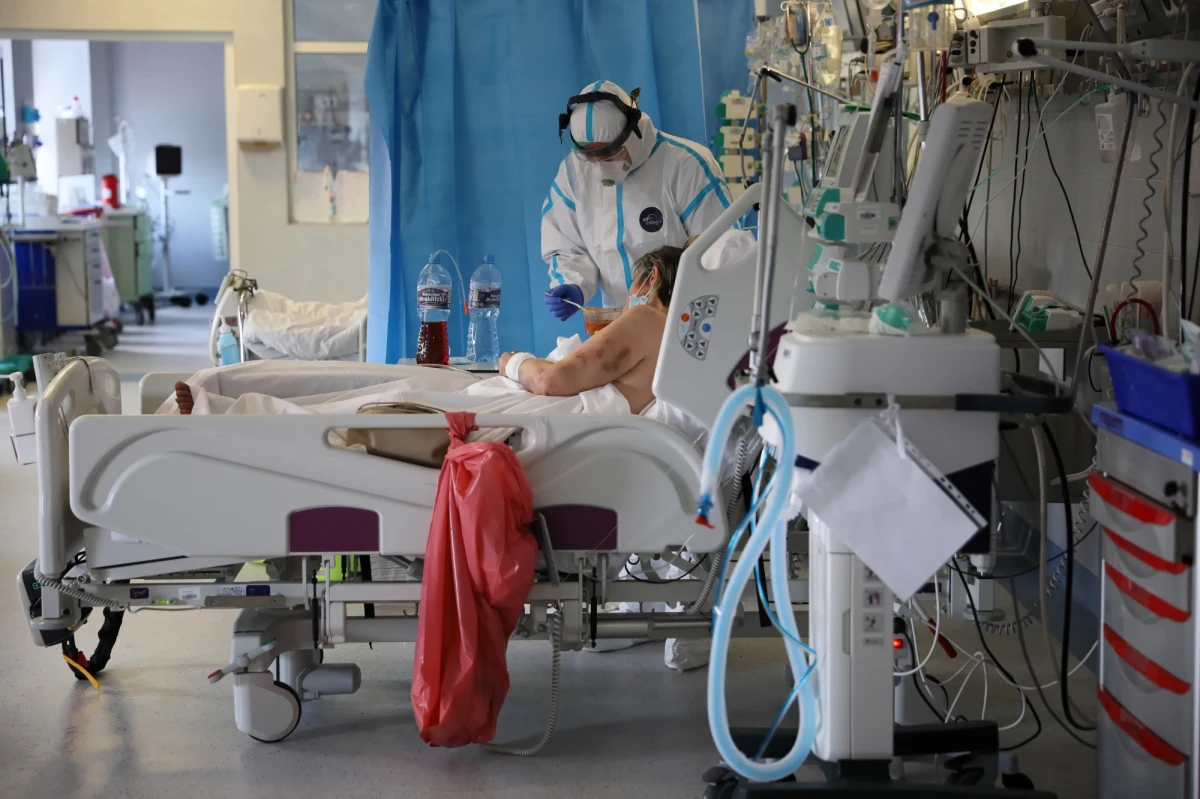 W środę odnotowano 399 nowych przypadków zakażeń. Ministerstwo Zdrowia podało też informację w sprawie wzrostu liczby ofiar koronawirusa w Polsce. Zmarły cztery zakażone osoby. 