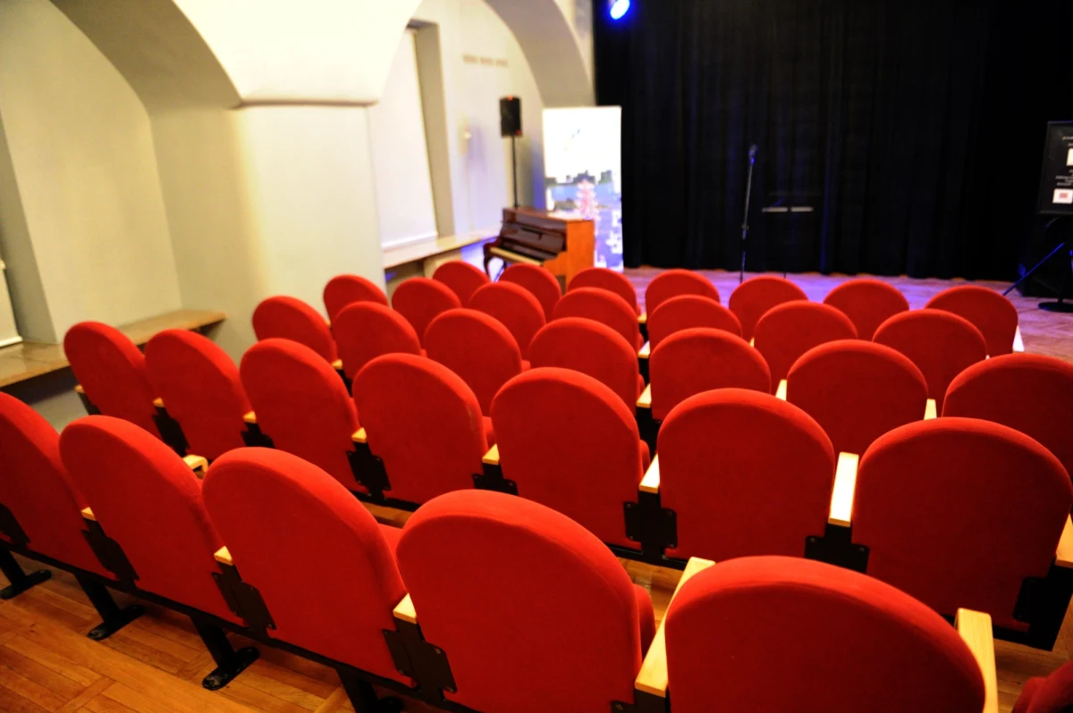 Zgodnie z zapowiedziami, rząd ogłosił plan odmrożenia instytucji kultury, które mogą wznowić działalność od 6 czerwca. Na jakich zasadach będziemy mogli z nich korzystać? O czym będzie trzeba pamiętać, planując wyjście do teatru, kina lub filharmonii?