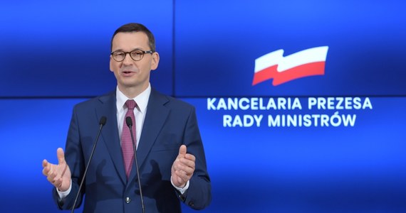 "To dobry punkt wyjścia" – oświadczył premier Mateusz Morawiecki, komentują propozycję Komisji Europejskiej przyznania Polsce blisko 64 mld euro z nowego unijnego Funduszu Odbudowy Gospodarki, tworzonego w ramach przeciwdziałania kryzysowi spowodowanemu pandemią koronawirusa. Więcej od nas dostaną netto tylko Włochy i Hiszpania, które bardziej ucierpiały z powodu koronawirusa.