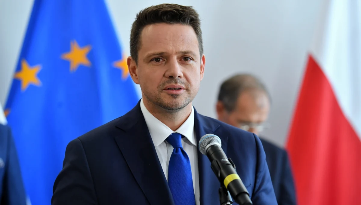 Kandydat KO na prezydenta Rafał Trzaskowski zaapelował do rządu o wstrzymanie trzech najbardziej kontrowersyjnych inwestycji i przeznaczenie tych środków na walkę ze skutkami epidemii. Chodzi o Centralny Port Komunikacyjny, przekop Mierzei Wiślanej i Polską Fundację Narodową. Kandydat KO zaznaczył też, że jest gotów na wybory prezydenckie w każdym terminie, tylko muszą być bezpieczne i demokratyczne.