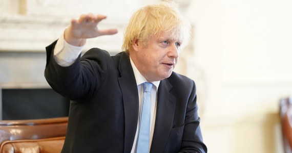 Brytyjski premier Boris Johnson wykluczył dochodzenie w sprawie domniemanego złamania przez swojego głównego doradcę Dominica Cummingsa zakazu przemieszczania się bez potrzeby i przekonywał, że czas, by zostawić ten spór i zając się innymi sprawami. 
