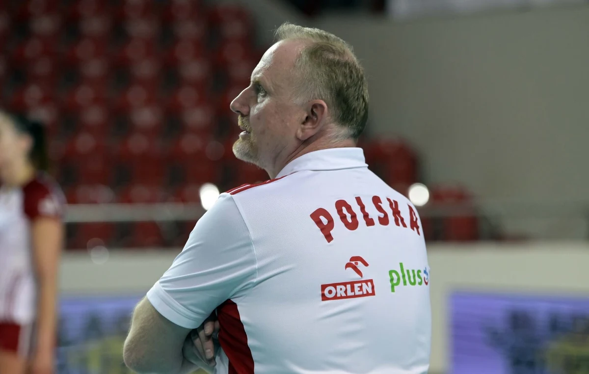 Czeszki, a być może Ukrainki i Rosjanki – to potencjalne rywalki reprezentacji Polski, z którymi nasza kadra ma zagrać sparingowe mecze w tym sezonie. Zgrupowanie w Szczyrku rozpocznie się już 4 czerwca. Jacek Nawrocki powołał na nie głównie młode i przyszłościowe zawodniczki. O celach, które chce osiągnąć trener, o planowanych sparingach oraz o mistrzostwie sportowym Malwiny Smarzek-Godek – z trenerem reprezentacji Jackiem Nawrockim rozmawiał Paweł Pawłowski z redakcji sportowej RMF FM.