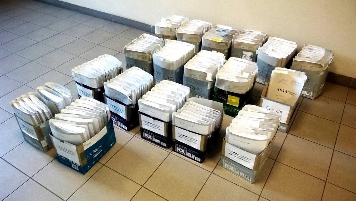 Ponad 10 tys. zarzutów, dotyczących wyłudzenia blisko 2 mln zł usłyszała 36-latka z Katowic, pozyskująca od przedsiębiorców środki, które miały rzekomo trafić na zakup pomocy dydaktycznych dla szkół i przedszkoli. W rzeczywistości niemal wszystkie pieniądze trafiały na jej konto.