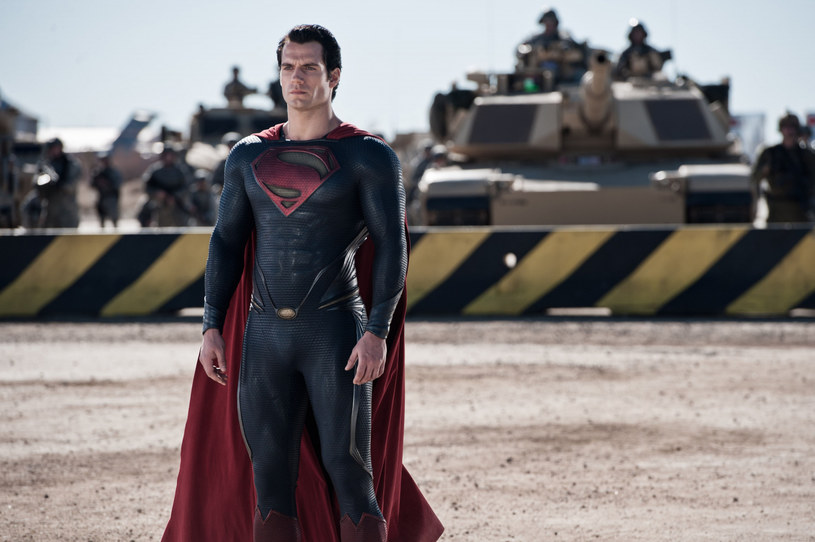 Henry Cavill już trzykrotnie zagrał Supermana. I nie wygląda na to, by miał pożegnać się z postacią Clarka Kenta. Aktor prowadzi rozmowy w kwestii wzięcia udziału w kolejnym projekcie o przygodach superbohaterów.