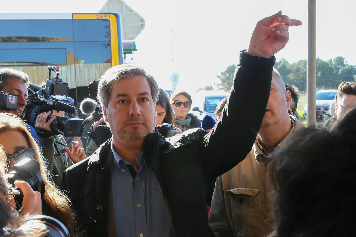 Sąd w Lizbonie skazał 41 osób za wtargnięcie do centrum treningowego i pobicie piłkarzy miejscowego Sportingu w maju 2018 roku. Uniewinnił jednak byłego prezesa klubu Bruno de Carvalho, który był podejrzany o zlecenie pobicia.