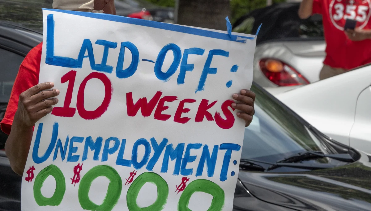 Całkowita liczba Amerykanów, którzy wystąpili o zasiłki dla bezrobotnych od momentu zamknięcia gospodarki z powodu epidemii koronawirusa w połowie marca, wynosi około 41 mln - podał Departament Pracy USA.